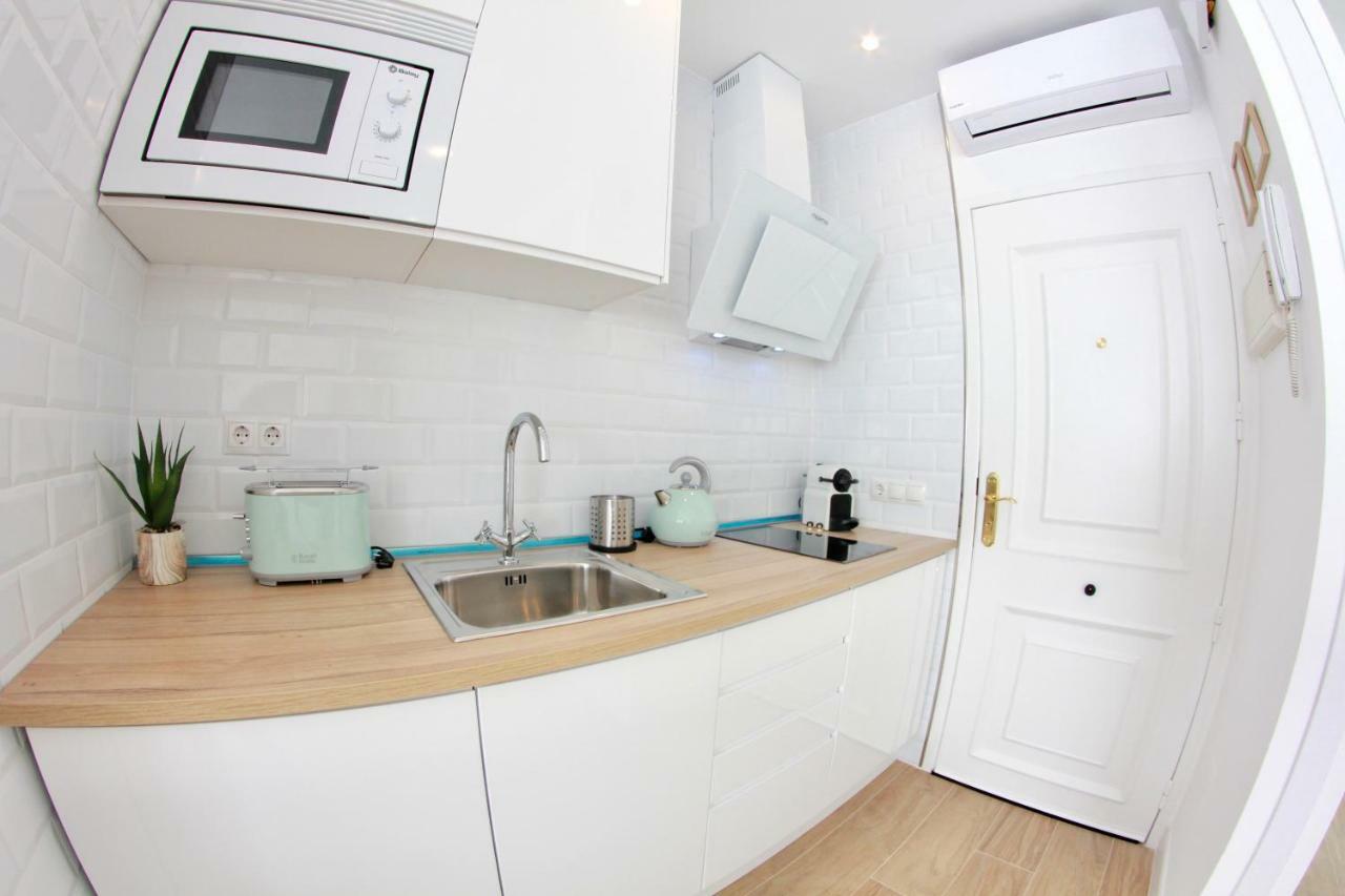 25m² studio Appartement, met 1 privé badkamer in Torremolinos stadscentrum Buitenkant foto