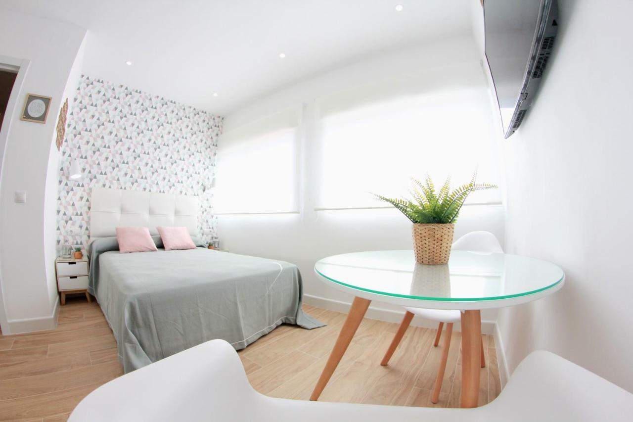 25m² studio Appartement, met 1 privé badkamer in Torremolinos stadscentrum Buitenkant foto