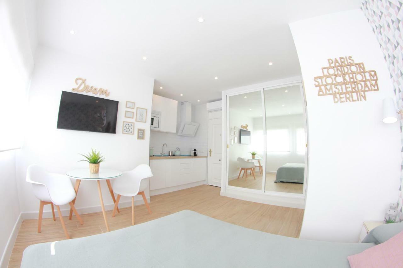 25m² studio Appartement, met 1 privé badkamer in Torremolinos stadscentrum Buitenkant foto
