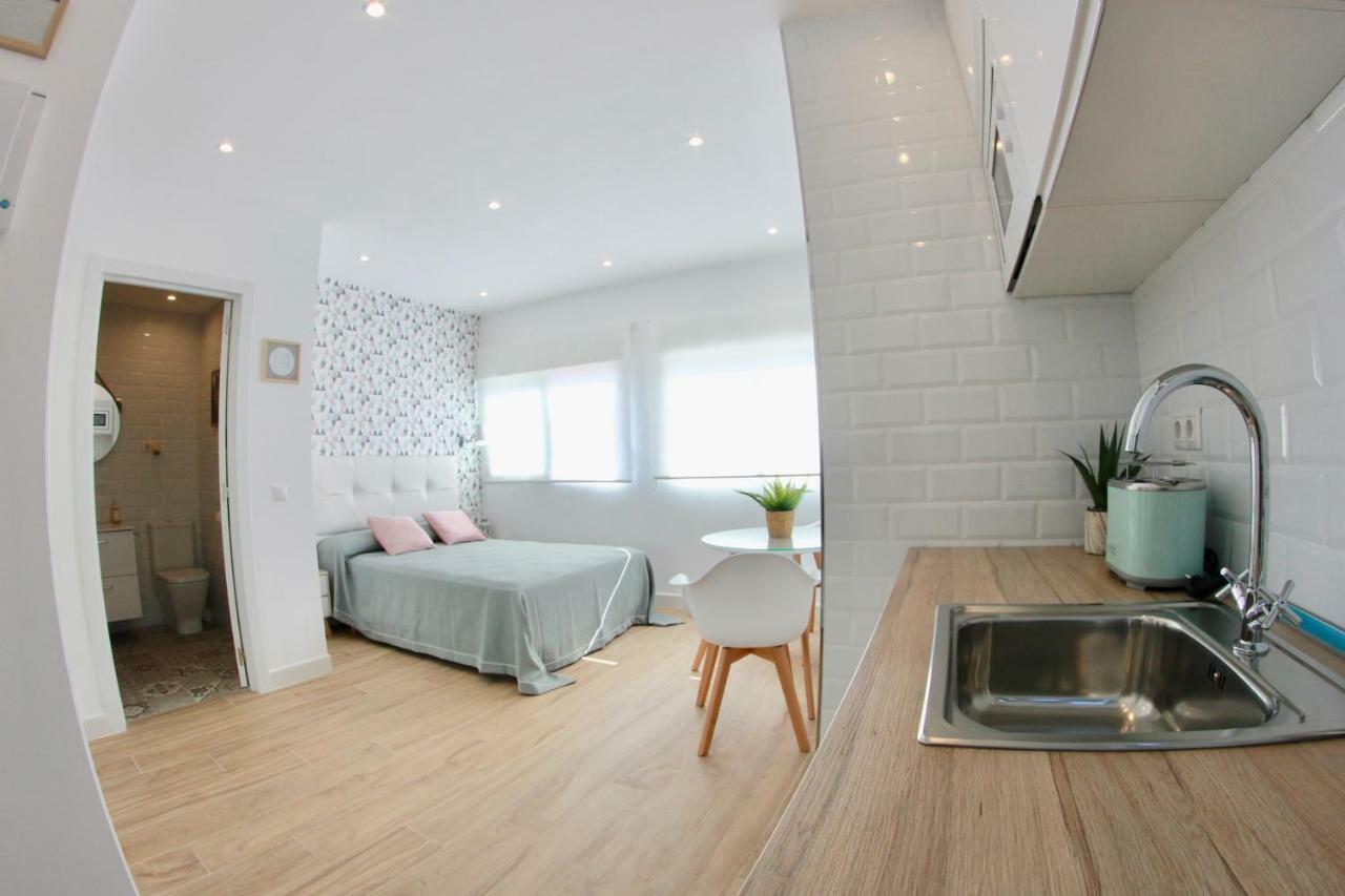 25m² studio Appartement, met 1 privé badkamer in Torremolinos stadscentrum Buitenkant foto