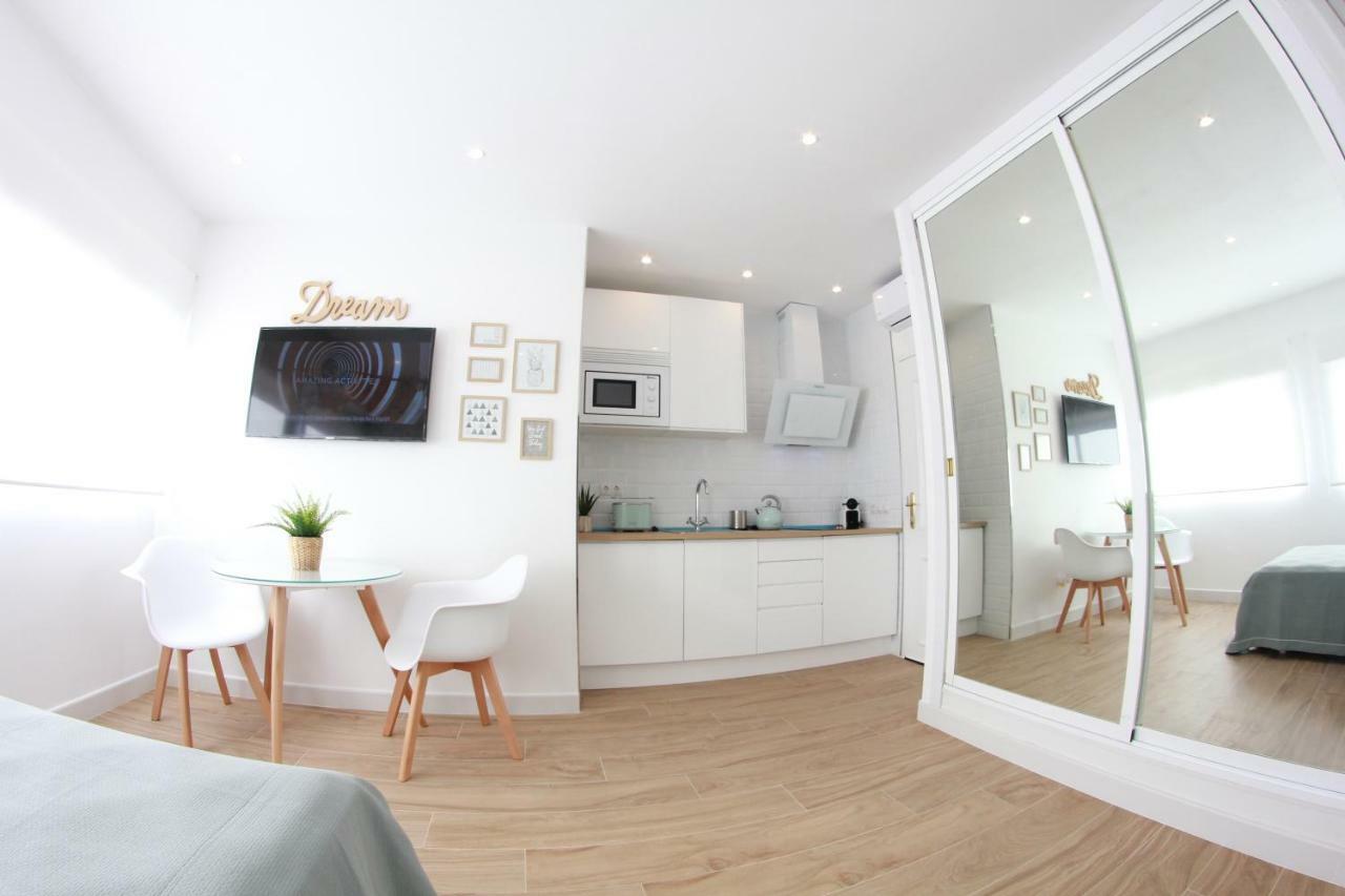 25m² studio Appartement, met 1 privé badkamer in Torremolinos stadscentrum Buitenkant foto